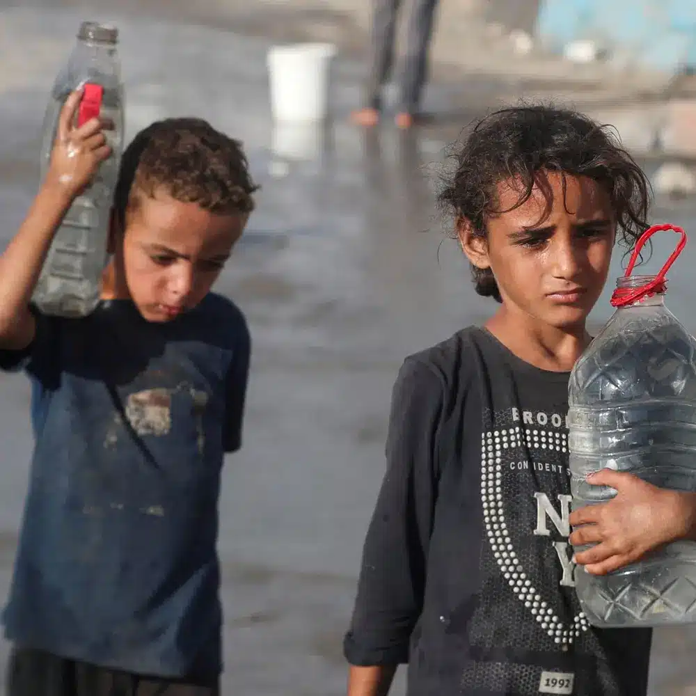 أزمة المياه ومعاناة المحتاجين